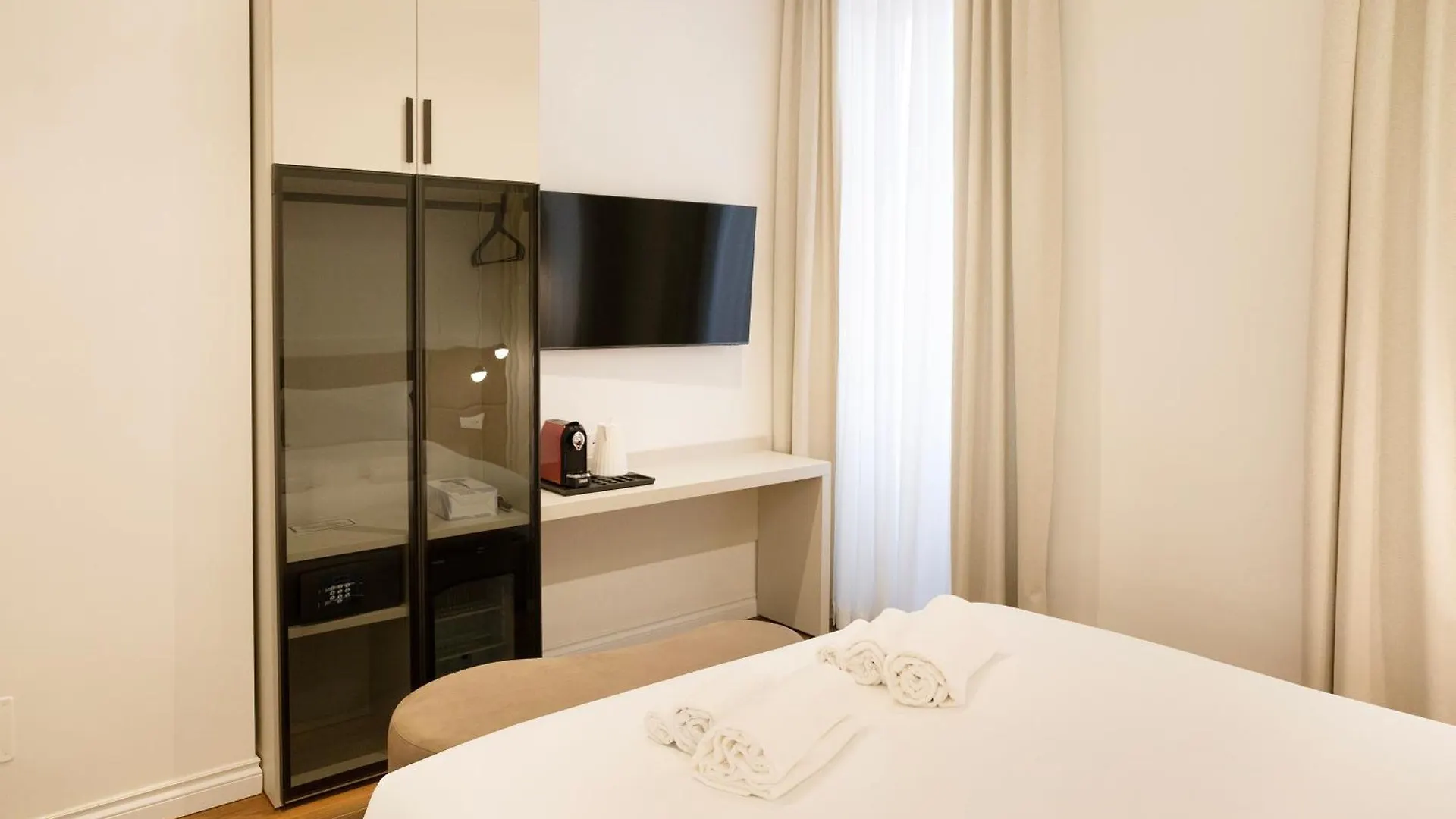56 Orange Street Luxury Accommodation Rome Guest house