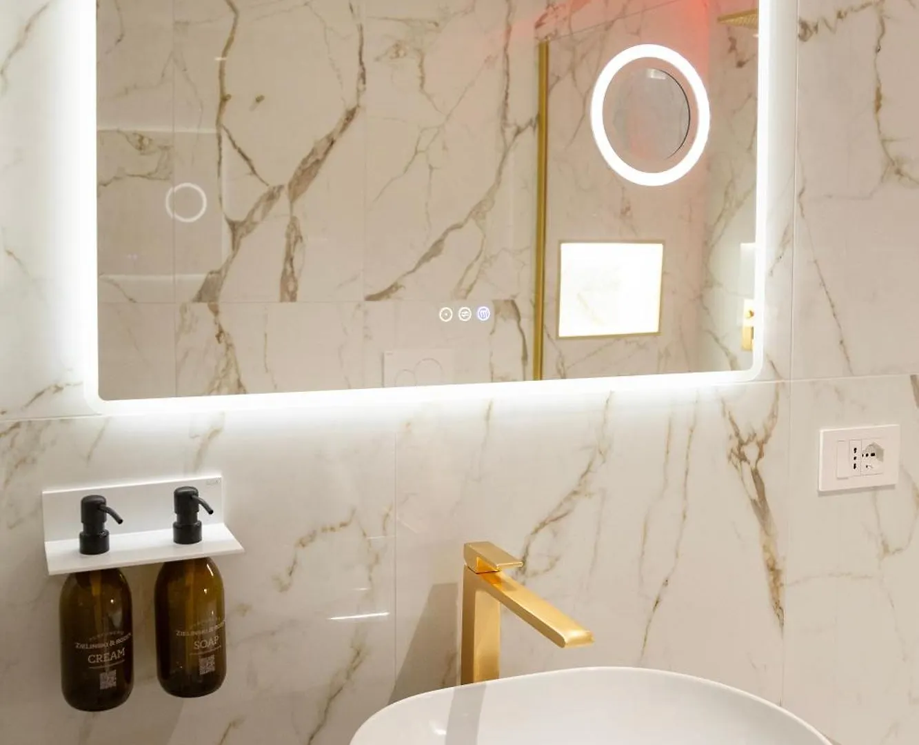 56 Orange Street Luxury Accommodation Rome
