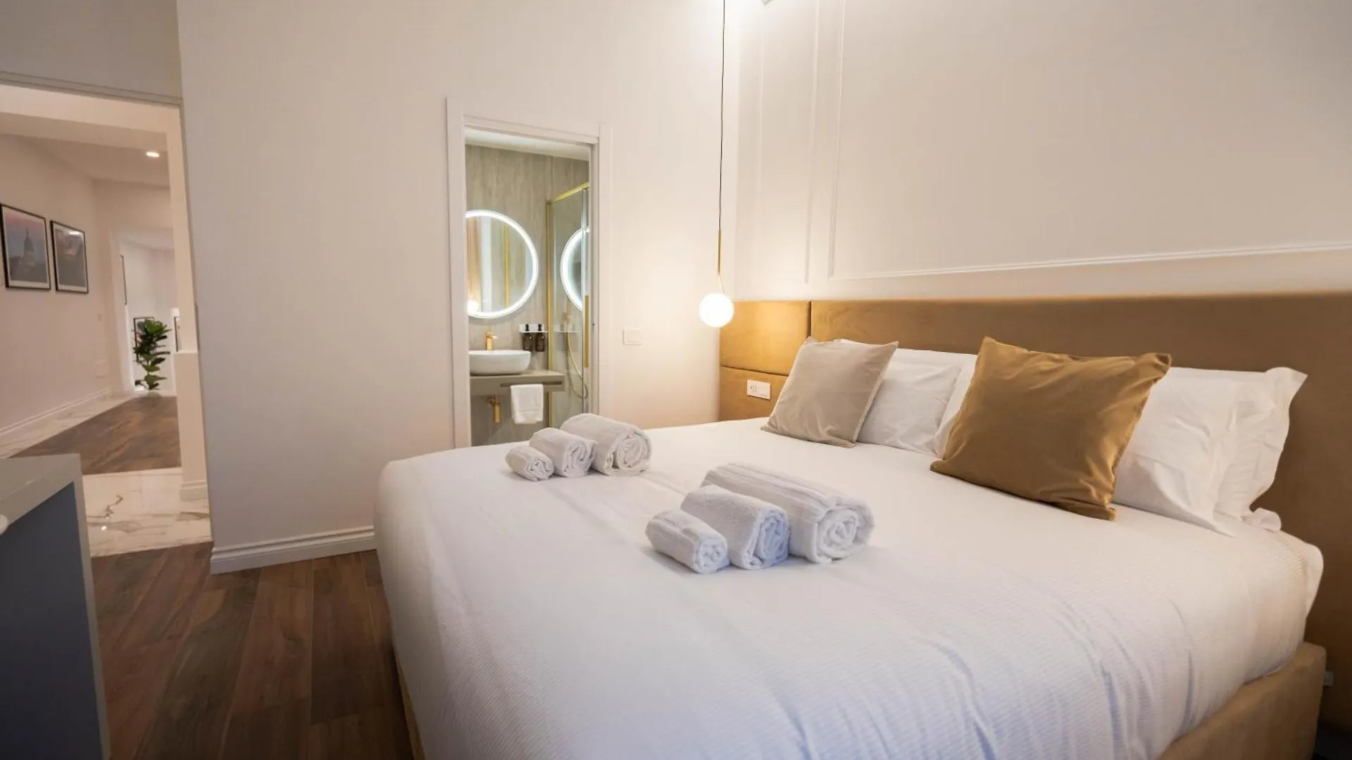 56 Orange Street Luxury Accommodation Rome Italy