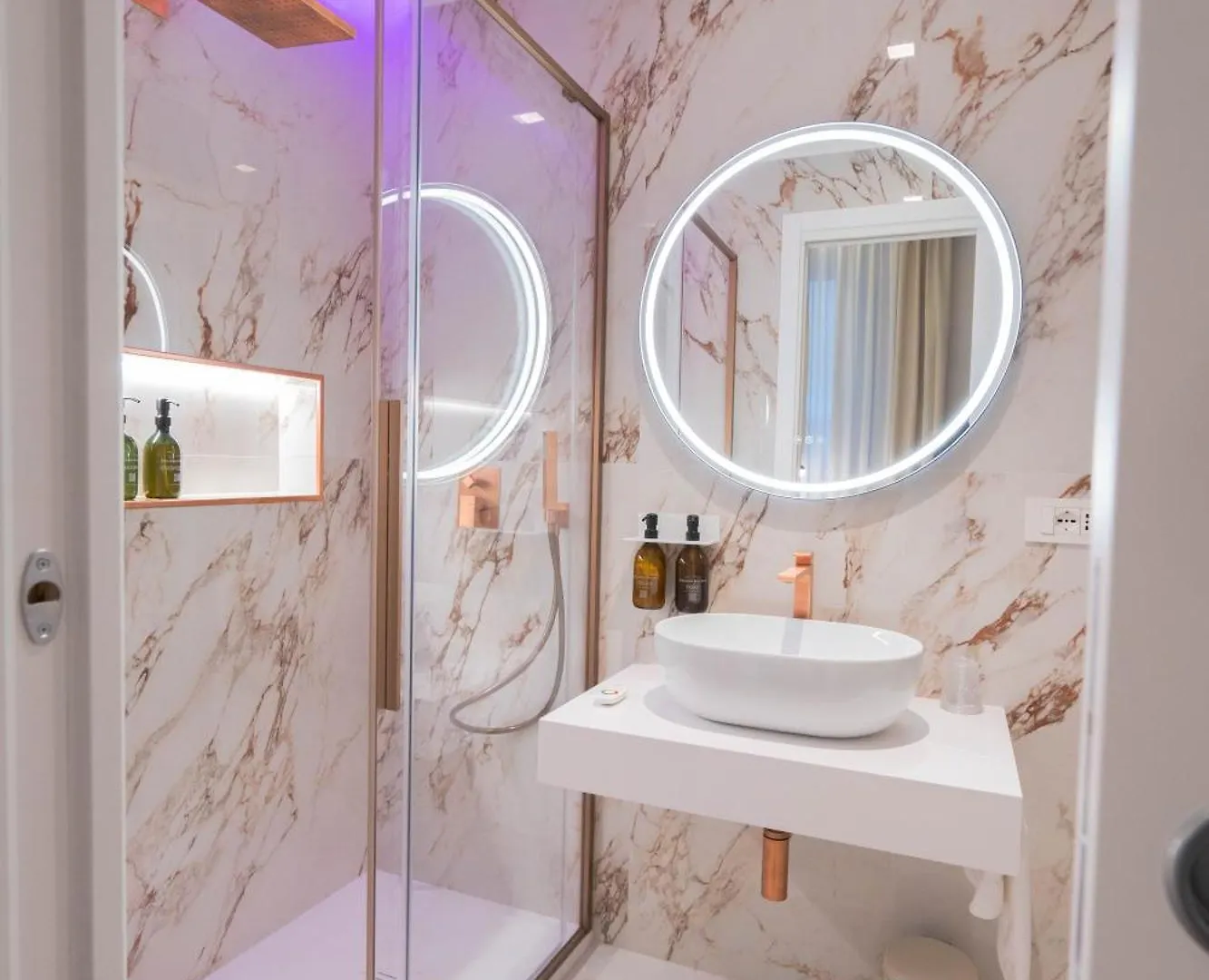 56 Orange Street Luxury Accommodation Rome